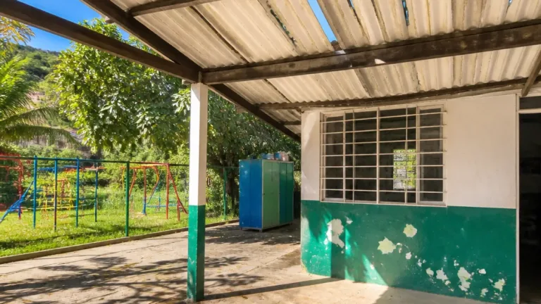 Zihuatanejo: escuelas locales enfrentan carencias de infraestructura antes del regreso a clases