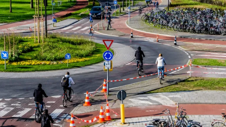Drie Haagse kruispunten vallen op in lijst met gevaarlijke fietslocaties
