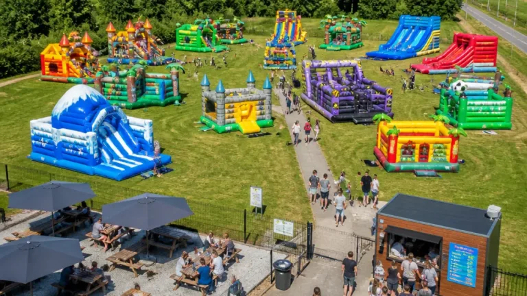 Groot springkussenpark komt naar Emmeloord: Kidsplayland van 14 tot 23 augustus