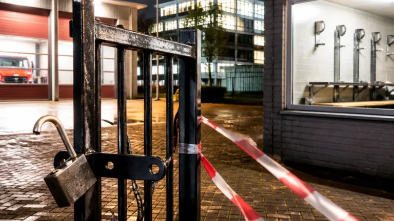 VSP stelt vragen over beveiliging brandweerkazerne na inbraak in Maassluis
