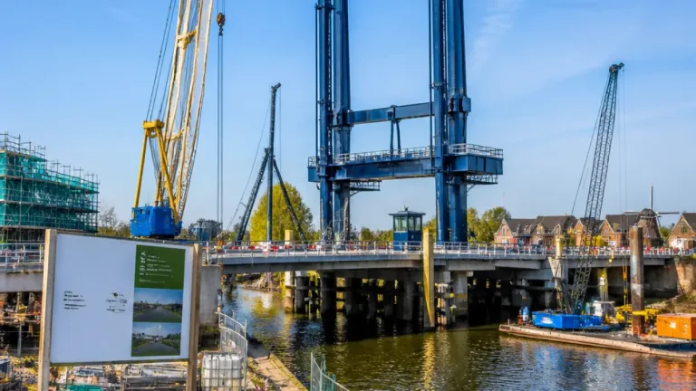 Zuid-Holland schrijft renovatie uit van acht beweegbare bruggen rond Alphen voor €28,5 miljoen