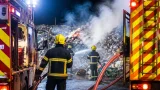 Incêndio em lixeira na Ribeira mobiliza bombeiros de Machico durante quatro horas