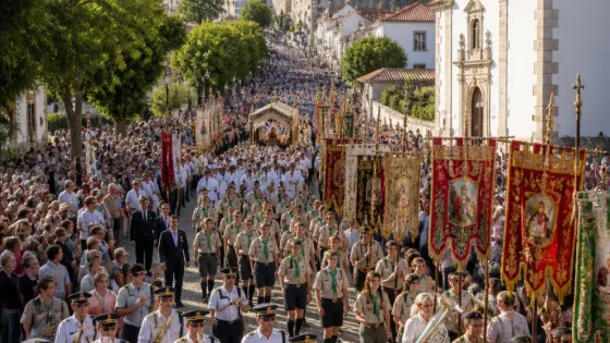 Elvas enche-se de gente para a Procissão dos Pendões que abre as festas locais