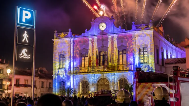 Albufeira celebra 522 anos do foral com videomapping, inaugurações e reconhecimento a bombeiros