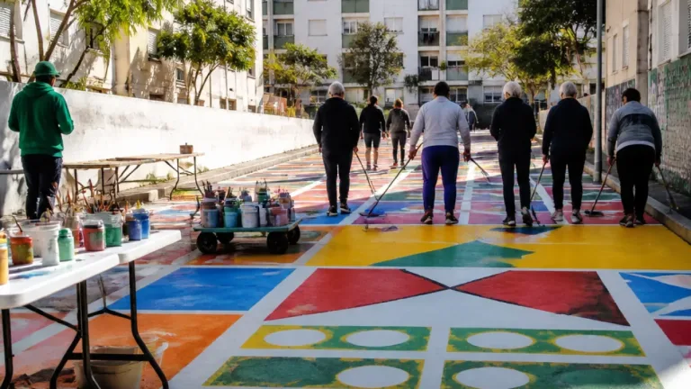 Amadora: Praça no bairro da Boba ganha nova vida com participação de jovens e seniores