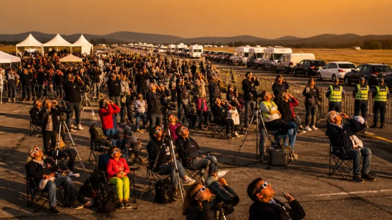 Bragança recebe milhares no aeródromo para observar eclipse solar e regista impacto turístico
