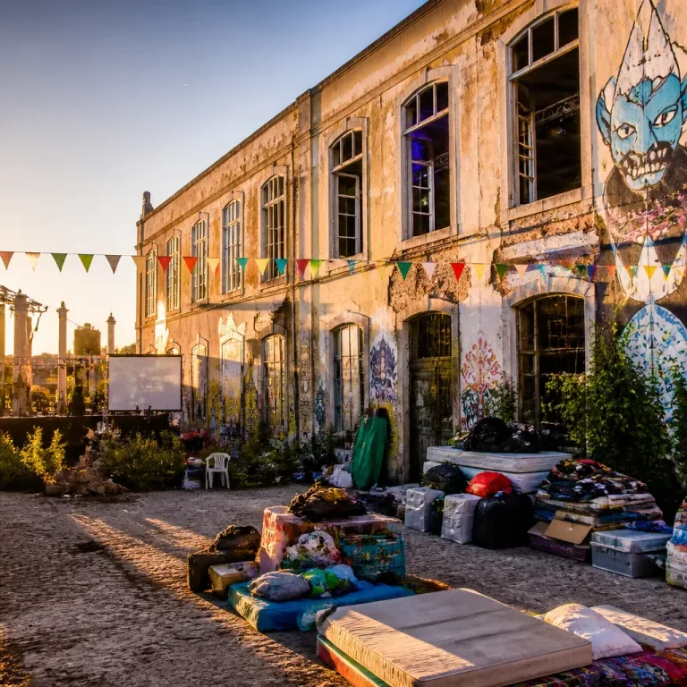 Festival Iminente celebra 10 anos e reinventa antiga escola em Marvila