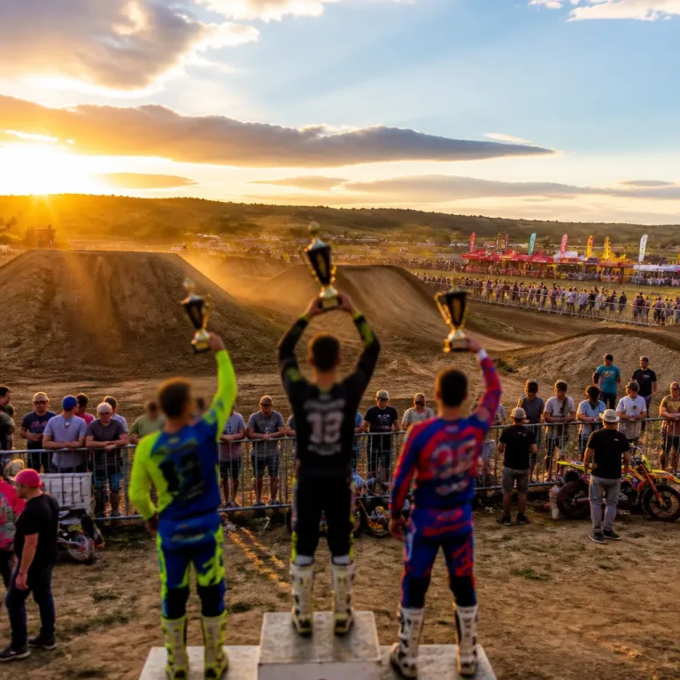 Campeões nacionais de Supercross definidos em Fernão Joanes com títulos para Outeiro, Prol e Gomes