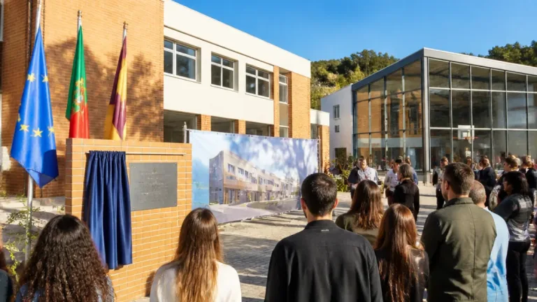 Escola renovada em Sesimbra reabre após obra de <strong>5 milhões</strong> para responder ao crescimento escolar