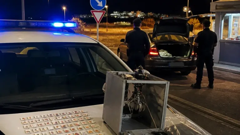 GNR detém dois em Beja após furto em café e apreende centenas de doses de LSD