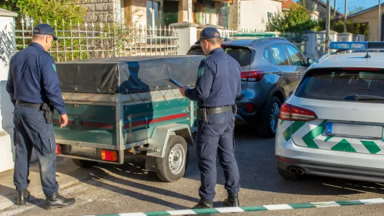 GNR recupera em Paços de Ferreira reboque furtado à Maia e identifica suspeito