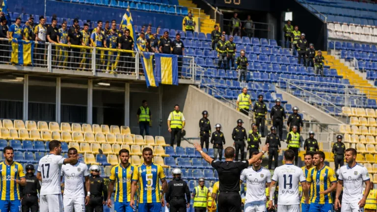 Hugo Souza, ex-Desp. Chaves, alvo de insultos racistas na Argentina: episódio interrompe jogo