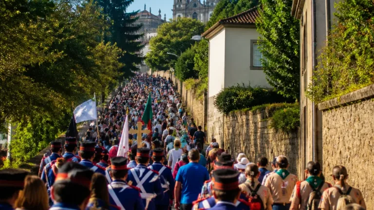 Milhares participam na 133.ª peregrinação à Penha e reafirmam identidade de Guimarães