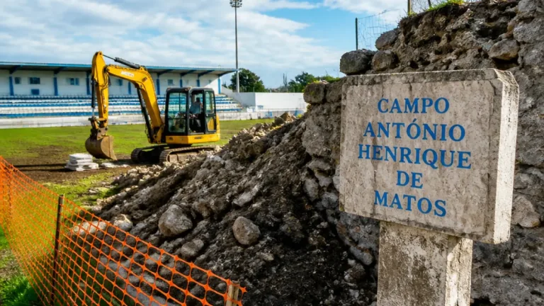 Palmela aprova apoio de 100 mil euros para reconstrução do muro do campo do Botafogo de Cabanas
