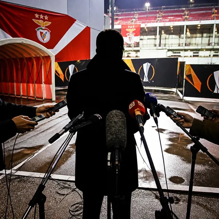 Rui Costa diz que Palhinha «encaixa» no projeto do Benfica e evita comentar política desportiva alheia