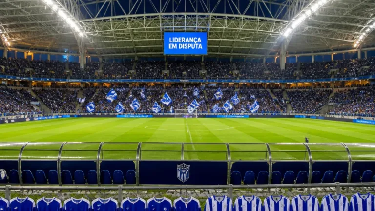 Porto recebe Arouca no Dragão com lugar cimeiro em disputa