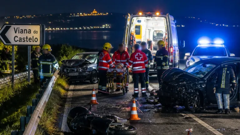 Quatro feridos em colisão na EN308 em Viana do Castelo mobilizam Bombeiros e Cruz Vermelha