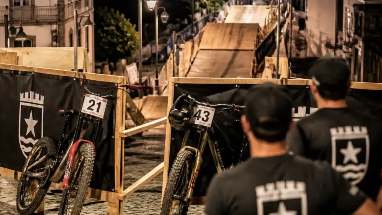 Seia destaca‑se: equipa do Sporting Clube Travancinha conquista dois títulos nacionais de Downhill Urbano