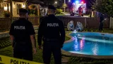 Anchetă după găsirea unui bărbat de 42 de ani decedat în piscina din curtea unui imobil din Buzoiești