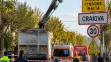 Angajat al unei firme de salubrizare din Craiova a murit electrocutat în timpul unei operațiuni cu macara