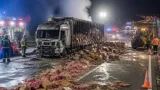 Autotren cu încărcătură de bomboane a ars pe DN5 în Daia; explozie la rezervor, fără victime