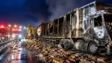 Autotren încărcat cu bomboane, distrus în urma unui incendiu pe DN5 la Daia; rezervorul a explodat