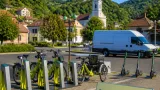 Baia Sprie lansează un sistem de bike‑sharing: stații, biciclete electrice și trotinete în 12 luni