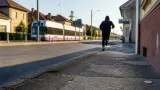 Bărbat urmărit din tramvai, arestat pentru tâlhărie asupra unei octogenare în cartierul Grădişte