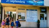 Bazinul de înot din Hunedoara își reia activitatea de luni; program și tarife publicate