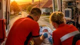 Bebeluș venit pe lume în ambulanță la Lipova; mama și copilul, internați la Bacău