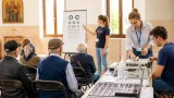 Campania „Ajută un bătrân să zâmbească” aduce consultaţii oftalmologice gratuite în Pantelimon