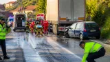 Coliziune între un autoturism și un autotren pe DN66 la Băcia: trei persoane transportate la spital, dosar penal deschis