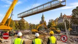 Demolarea Pasarelei Îndrăgostiților a început; un pod pietonal nou va uni Parcul Copiilor cu Parcul Poporului