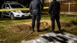 Doi bărbați reținuți după furtul de bijuterii din aur dintr-o locuință din Piatra Neamț