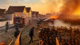 Două incendii de vegetaţie în Satu Mare au pus în pericol locuinţe; pompierii au localizat focarele