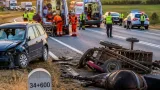 Două persoane rănite după coliziunea dintre un autoturism și o căruță pe DN14; traficul blocat
