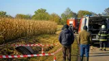 Dronă neidentificată, urmărită de F‑16, s‑a prăbușit într‑un lan din Suceava; zona perimetrată