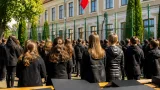 Elevii din Bistrița‑Năsăud au purtat negru pentru a cere consultare în privința uniformei școlare