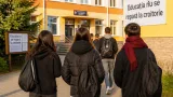 Elevii din Maramureș, chemați să poarte haine negre pe 28 septembrie în semn de protest față de uniforma obligatorie