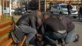 Hoțul care i-a smuls geanta unei octogenare din Râmnicu Vâlcea, reținut după ce a fost imobilizat de trecători