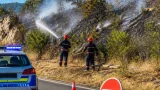 Incendii de vegetaţie în Hunedoara: peste 22 de hectare afectate, DN66 parţial blocat