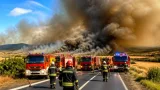 Incendiu de vegetație la Câmpu Mare (Gorj); DN 67 închis temporar din cauza fumului dens