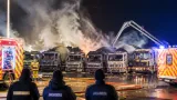 Incendiu grav în curtea unei firme din Giurgiu: şapte utilaje cuprinse de flăcări, ancheta indică ipoteza intenţionării