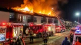 Incendiu puternic la un complex de locuințe sociale din Săcălaz: un bărbat a murit, altul grav rănit