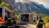 ISU Hunedoara a trimis 18 pompieri la Băile Herculane pentru lichidarea incendiului din Parcul Național Domogled