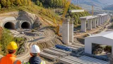Lucrările la sectorul Margina–Holdea: tunelul mare aproape de străpungere, grinzile pentru viaduct începute