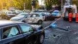 Minor fără permis, băut, a produs coliziune cu cinci maşini în Bucureşti; trei persoane rănite