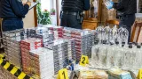 Percheziții în Harghita: aproape 15.000 de țigarete, 45 de litri de alcool și două persoane reținute