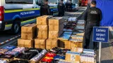 Peste 1,3 milioane lei în bunuri şi 13.200 ţigarete fără timbru, ridicate de polițiștii de frontieră la Giurgiu