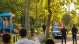 Poliţia din Brăila caută un bărbat care a agresat mai mulţi copii într-un parc public